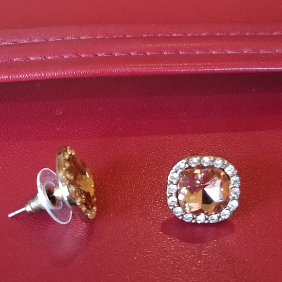 NWOT faceted button earrings - Picture 2 of 7